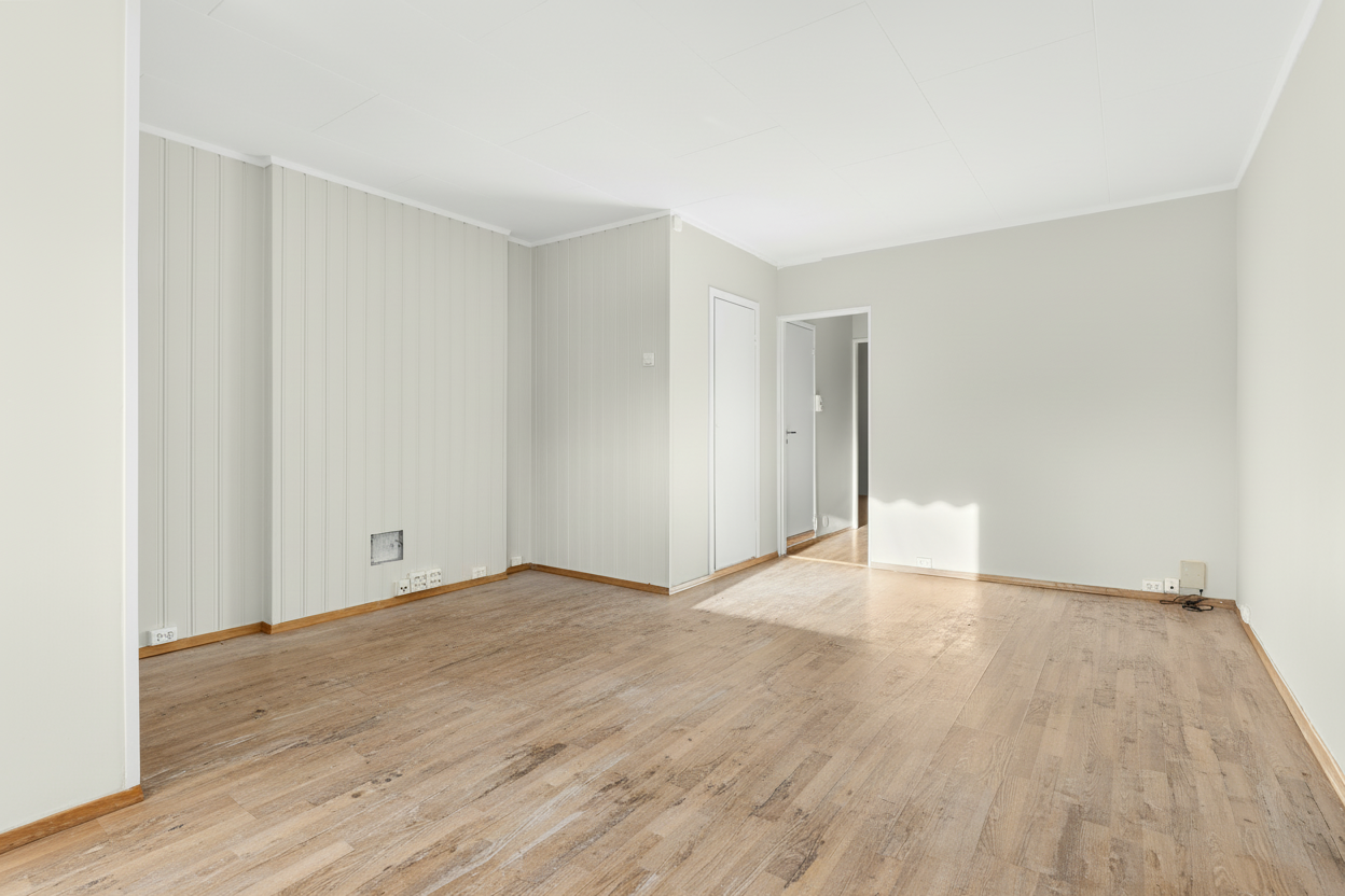 Firefly_Gemini Flash_make this flooring old and in need for renovation 917161 Firefly_Gemini Flash_make this flooring old and in need for renovation 917161